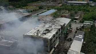 След пожара: Мият извънредно улиците в „Люлин“