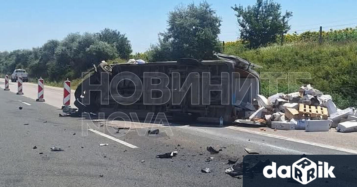 Тежка катастрофа между лек автомобил и бус отне живота на