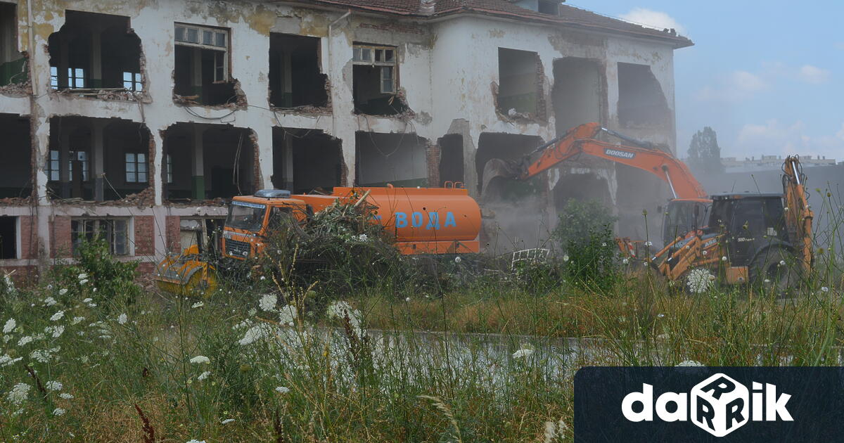 Процесът по разрушаването на сградата ще приключи по рано от