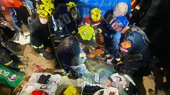 Чудо: Откриха жив мъж под отломките 8 дни след земетресенията във Венецуела
