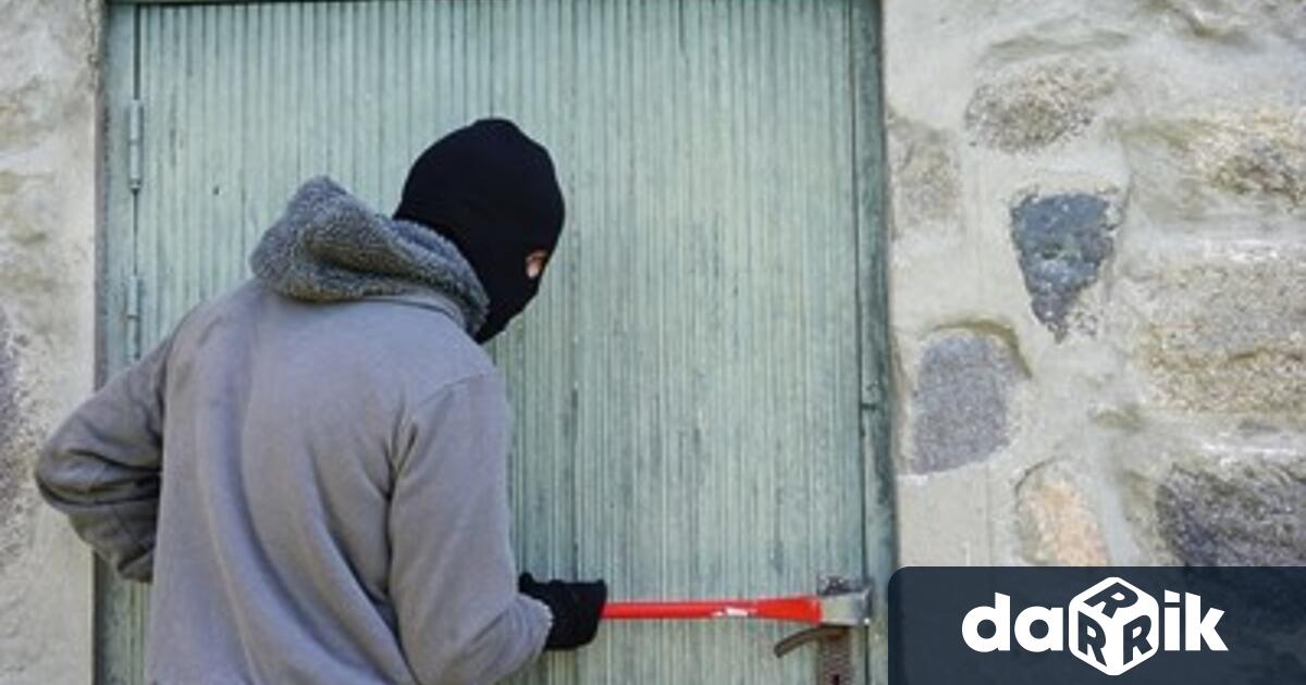 Взломна кражба от частен дом в с Габровница разследват криминалисти