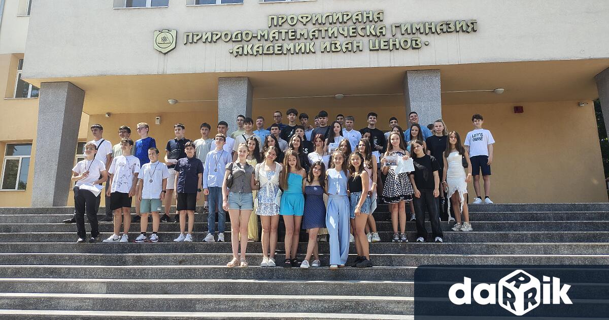 Свидетелства за завършено основно образование получиха днес 52 ученици завършили