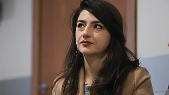 Лена Бориславова се завръща към правото