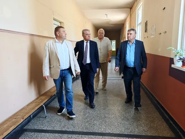 Възможностите за изнесено обучение на УНСС в Плевен обсъдиха кметът д-р Валентин Христов и ректорът на университета проф. д-р Димитър Димитров