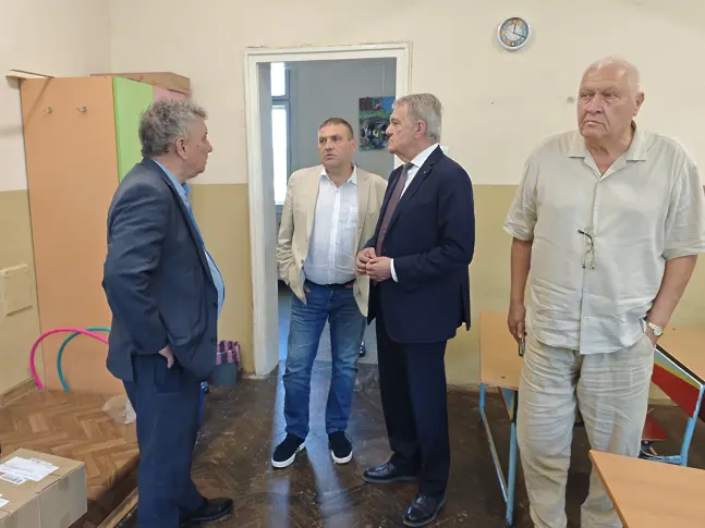 Възможностите за изнесено обучение на УНСС в Плевен обсъдиха кметът д-р Валентин Христов и ректорът на университета проф. д-р Димитър Димитров