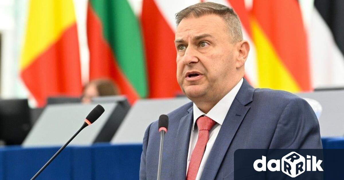 Хърватия изгражда бъдещето на своята отбранителна индустрия а България изпраща