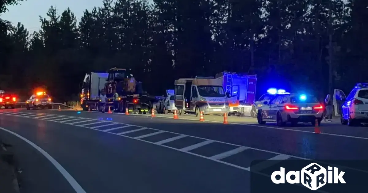 Тежка катастрофа край Дупница снощи отне живота на двама души