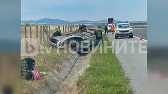 Кола се обърна по таван на АМ „Тракия“, майка и дете са в болница