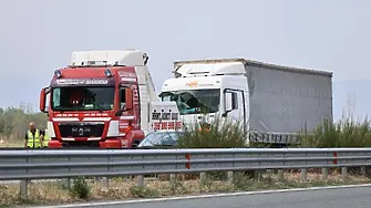 Аварирал тир затруднява движението в участък на АМ „Тракия“