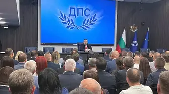 Още общинари изоставиха Пеевски 