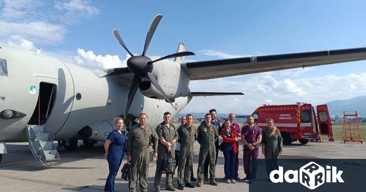 Военнотранспортният самолет Спартан изпълнява поредица от спешни хуманитарни полети за