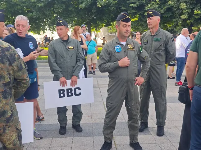 В Плевен официално беше открито 61-то Държавно първенство по парашутизъм/ГАЛЕРИЯ-СНИМКИ/