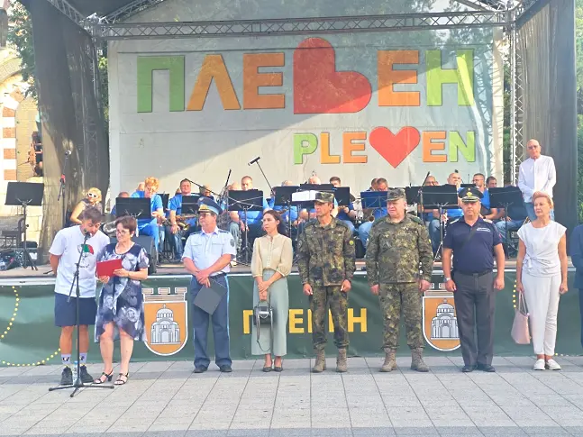 В Плевен официално беше открито 61-то Държавно първенство по парашутизъм/ГАЛЕРИЯ-СНИМКИ/
