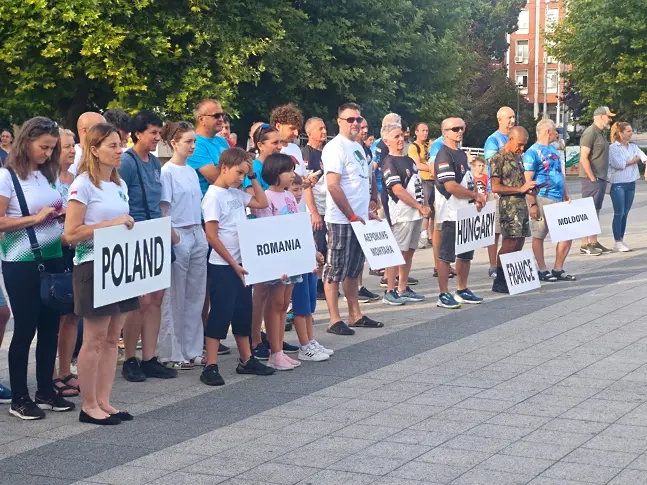 В Плевен официално беше открито 61-то Държавно първенство по парашутизъм/ГАЛЕРИЯ-СНИМКИ/