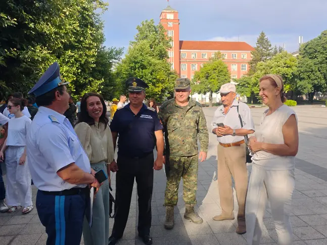 В Плевен официално беше открито 61-то Държавно първенство по парашутизъм/ГАЛЕРИЯ-СНИМКИ/