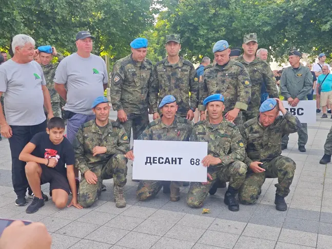В Плевен официално беше открито 61-то Държавно първенство по парашутизъм/ГАЛЕРИЯ-СНИМКИ/