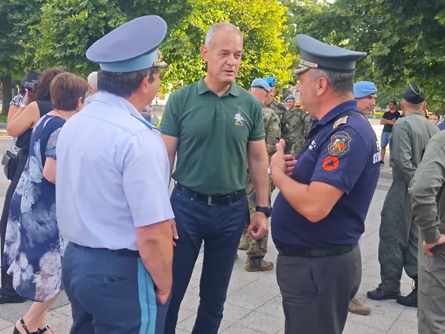 В Плевен официално беше открито 61-то Държавно първенство по парашутизъм/ГАЛЕРИЯ-СНИМКИ/