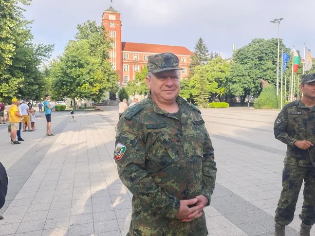 В Плевен официално беше открито 61-то Държавно първенство по парашутизъм/ГАЛЕРИЯ-СНИМКИ/