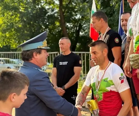 В ИКАО – Плевен наградиха победителите в 61-вото Държавно първенство по парашутизъм