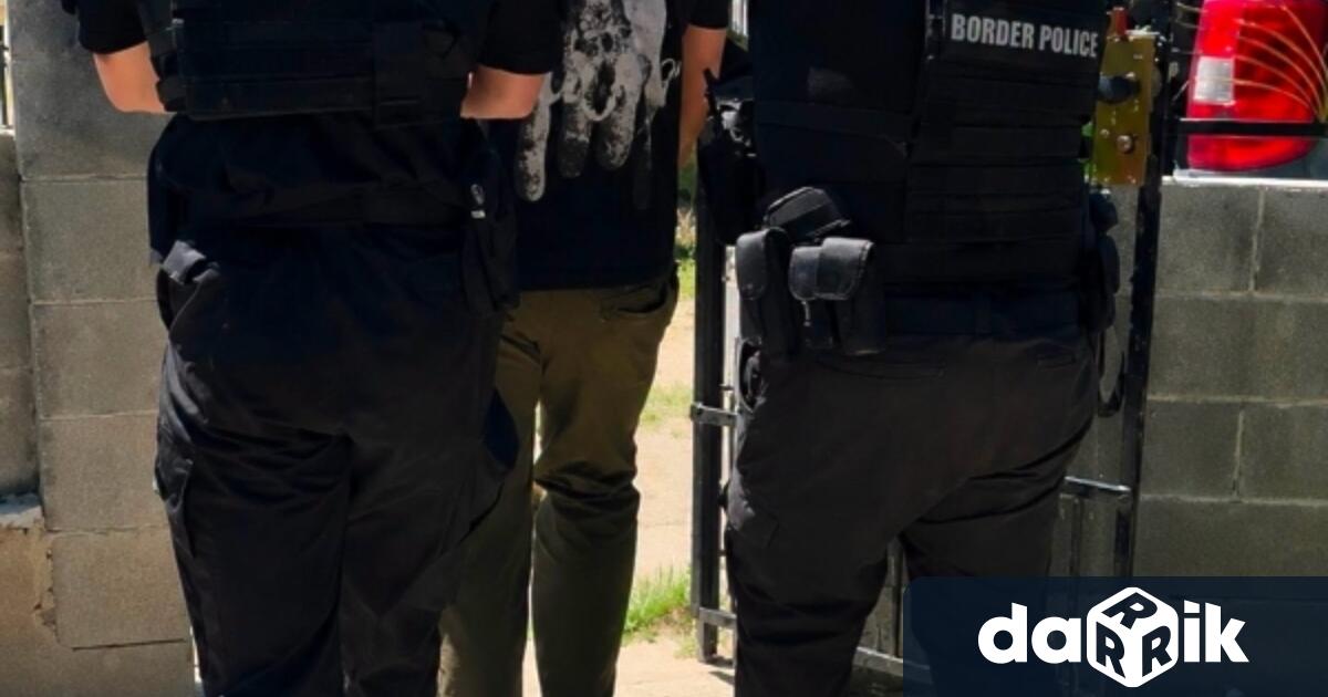 Десет души са задържани при специализирана операция на Главна дирекция