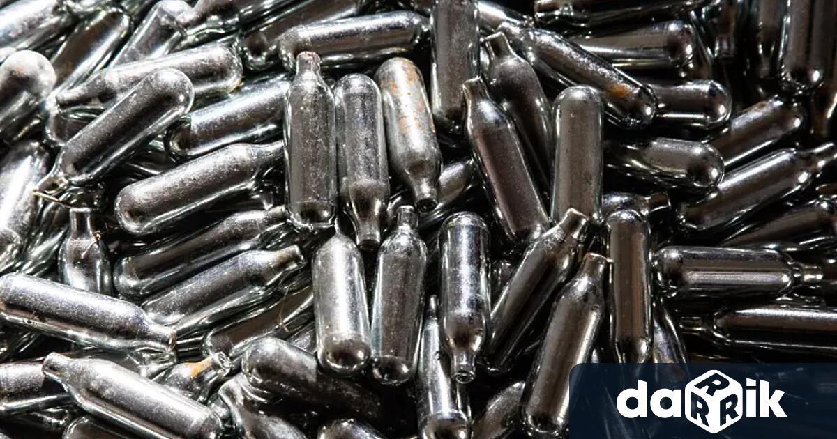 Шестима души са задържани като са иззети количества райски газ