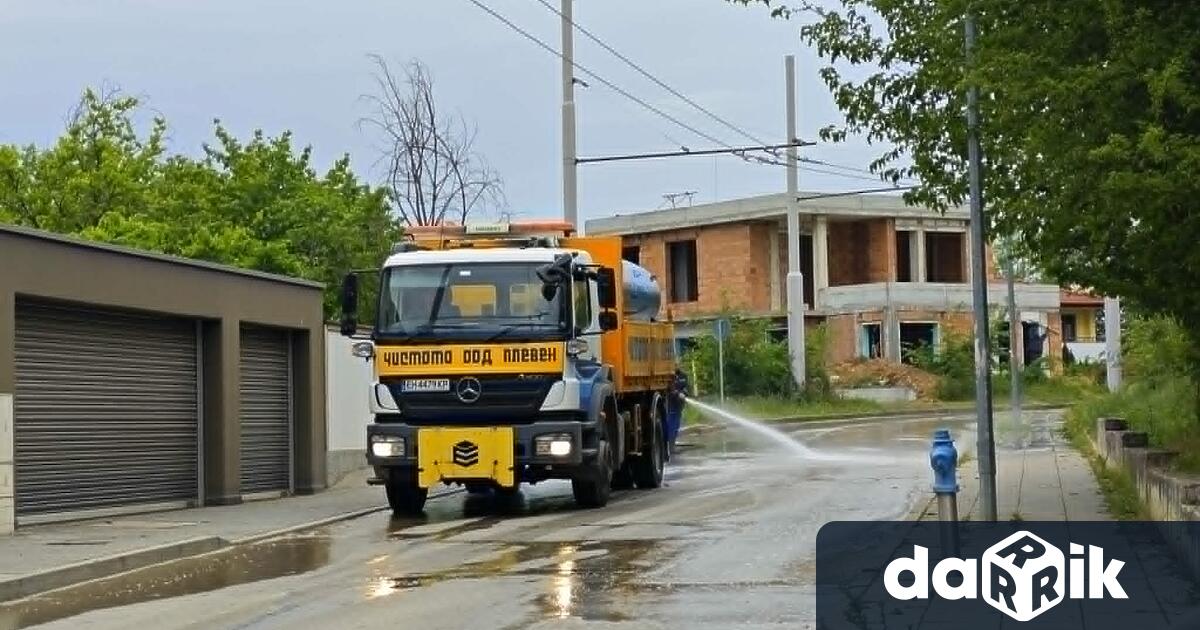 Почистването на отводнителните шахти и машинното измиване на уличната мрежа