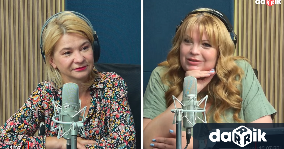 Певица майстор вдъхващ душа на куклите в театъра актриса кастинг