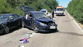 Верижна катастрофа образува километрично задръстване на пътя Созопол-Бургас