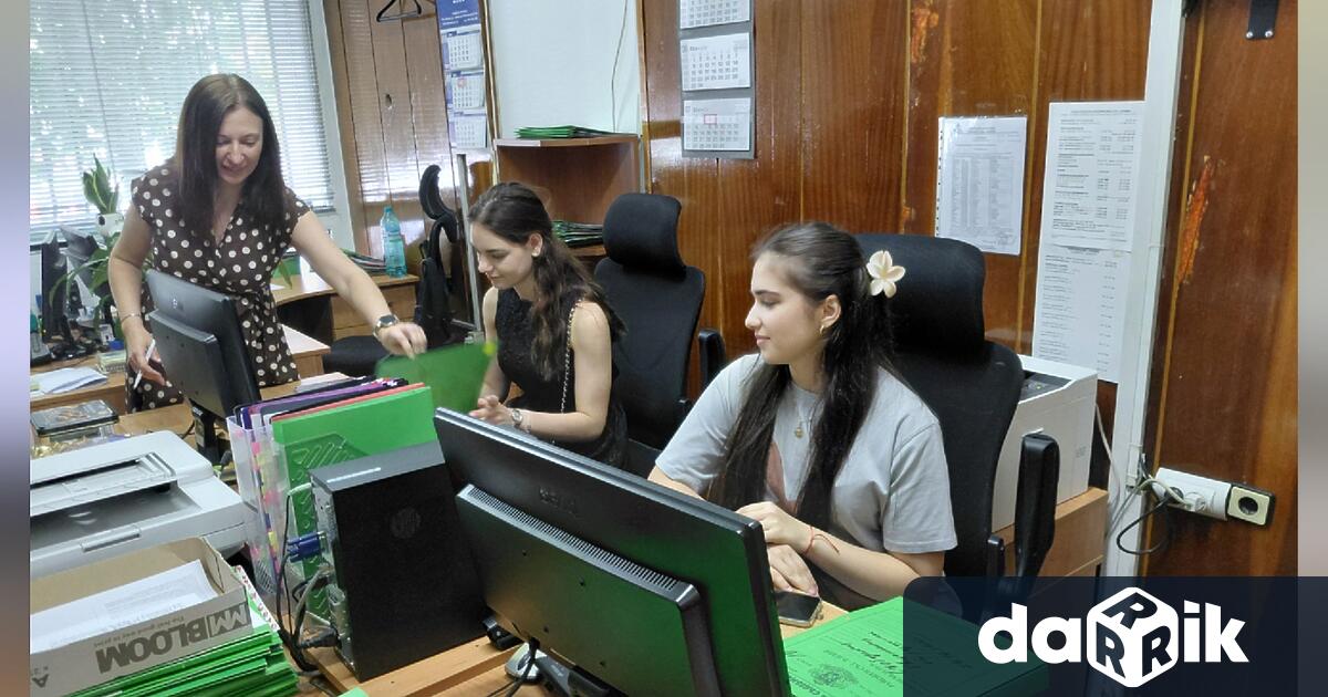 Успешно приключи производствената практика на учениците от 10 клас на
