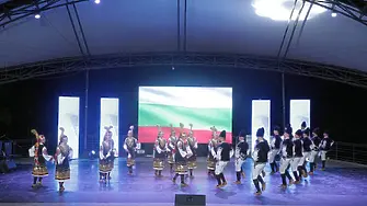 Ансамбъл „Мездра“ представя България на престижен международен фолклорен фестивал в Тирана 