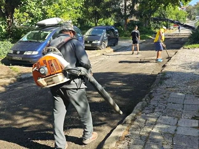  Тази седмица: Пътните екипи в Плевен работят по ул. „ Емил Димитров “, в региона на ул. „ Гренадирска “ и в парк „ Кайлъка “ 