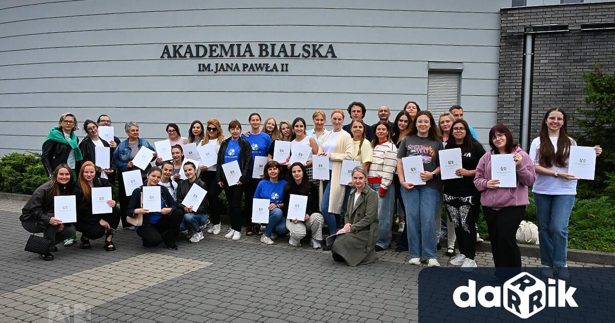 Студенти и преподаватели от Факултет Здравни грижи на Медицински университет