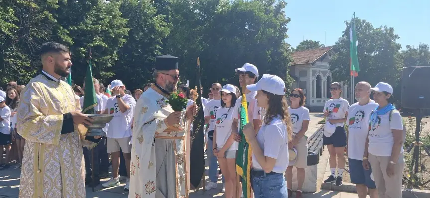 В Карлово посрещнаха участниците в Националния туристически поход „По стъпките на Апостола“/СНИМКИ/