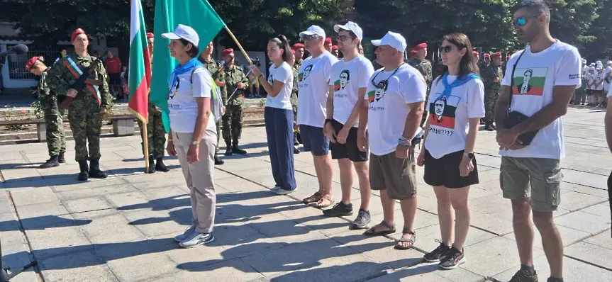 В Карлово посрещнаха участниците в Националния туристически поход „По стъпките на Апостола“/СНИМКИ/