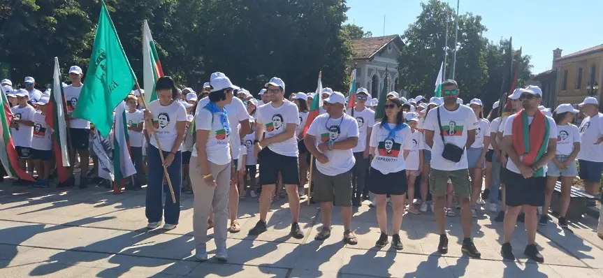 В Карлово посрещнаха участниците в Националния туристически поход „По стъпките на Апостола“/СНИМКИ/