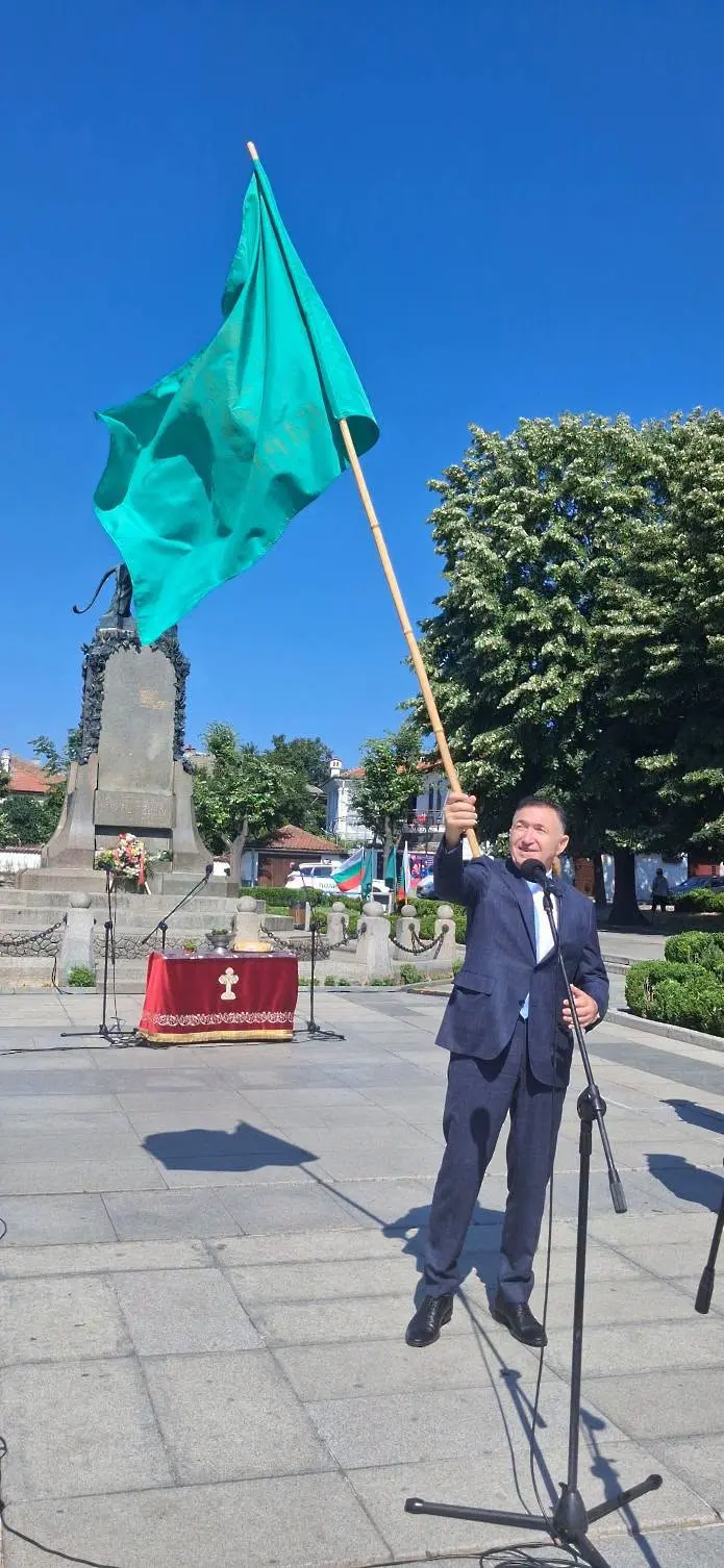 В Карлово посрещнаха участниците в Националния туристически поход „По стъпките на Апостола“/СНИМКИ/