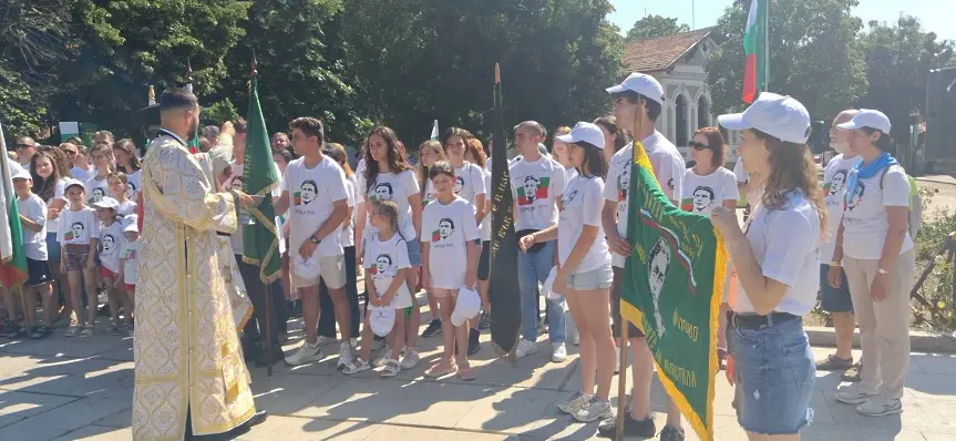 В Карлово посрещнаха участниците в Националния туристически поход „По стъпките на Апостола“/СНИМКИ/