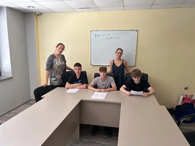 Учениците от 10 клас на ДФСГ „Интелект“ приключиха производствена практика