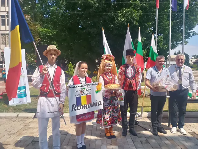 Започна Шестият международен фолклорен фестивал „Фолклорната магия на Мездра“