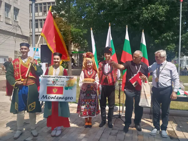 Започна Шестият международен фолклорен фестивал „Фолклорната магия на Мездра“