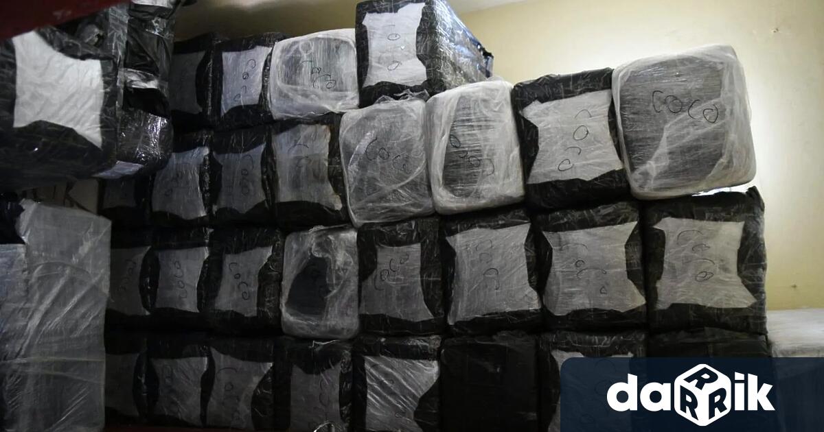 Огромно количество кокаин е иззето при полицейска акция в предполагаем