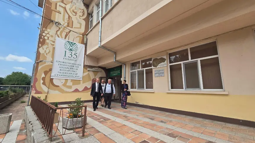Областният управител и ректорът на Аграрния университет – Пловдив посетиха ПГ по лозарство и винарство „Александър Стамболийски“ – Плевен