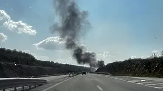 Пожар край АМ „Хемус” до Ябланица, движението не е ограничено