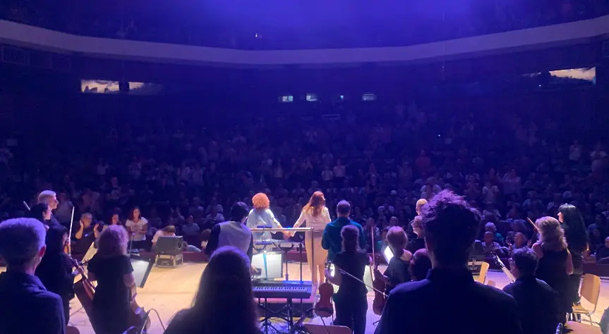 Започна лятното турне на Плевенска филхармония ABBA SYMPHONIE 2026 с огнените изпълнения на Люси Дяковска и Милица Гладнишка