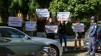 Жители на „Овча Купел“ излязоха на протест пред Столичната община