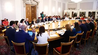 Приеха Бюджет 2026 около 2:00 през нощта на второ четене в комисия
