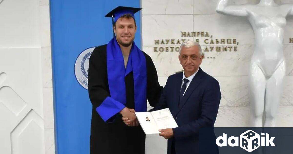 След успешното си дипломиране като магистър в Национална спортна академия