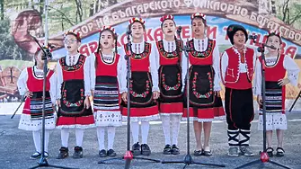 Самодейците от село Асеновци с отличия от фолклорния събор „Тараклъка пее и танцува“