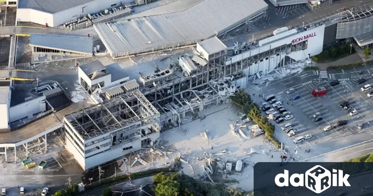 Част от търговски център Aeon Mall се срути след земетресението