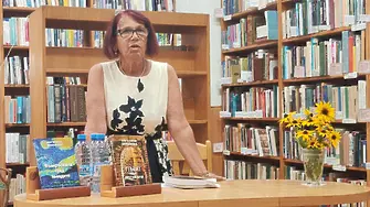 Ангелина Бакалова представи своите исторически романи пред читатели в Котел